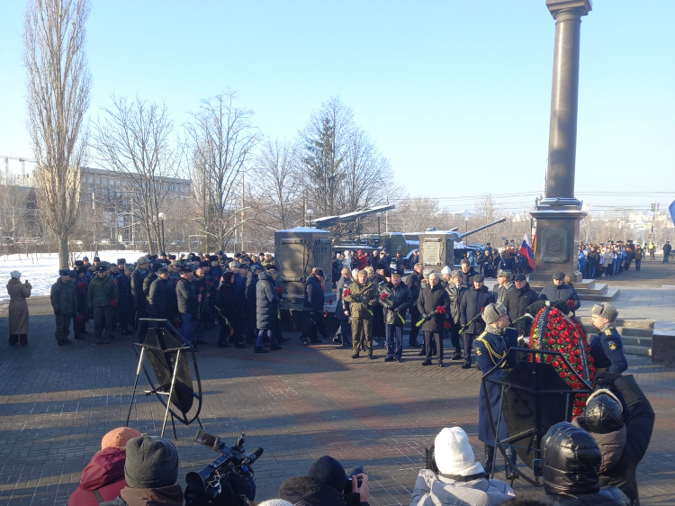 На Аллее Героев прошла церемония возложения цветов и венков.