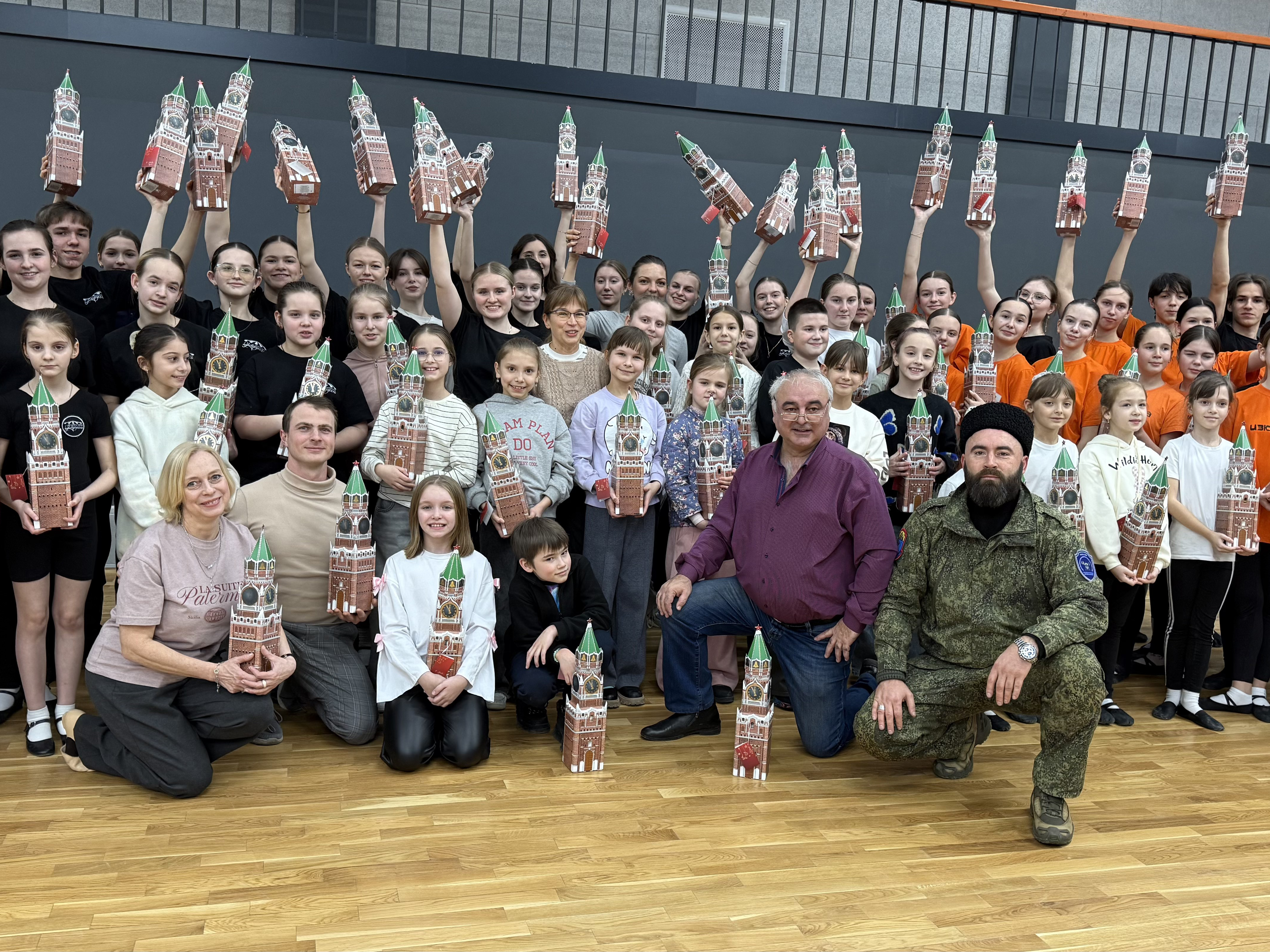 Новогодние подарки получили воспитанники Центра развития творчества детей и юношества.