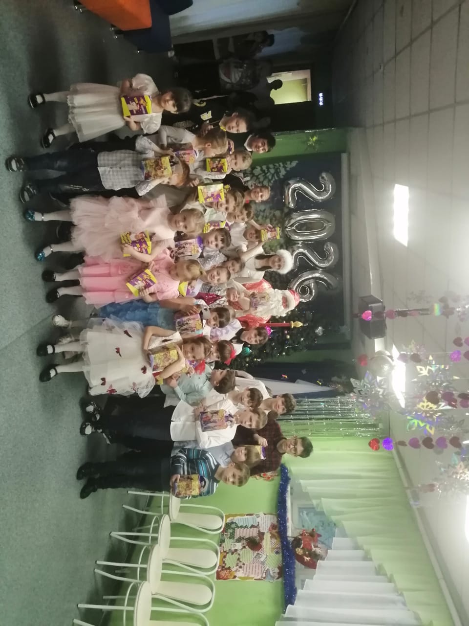 Благотворительное новогоднее представление организовали для воспитанников социального приюта.