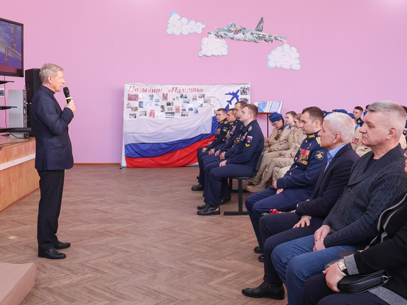 В воронежской школе №85 почтили память Героя России Романа Филипова.