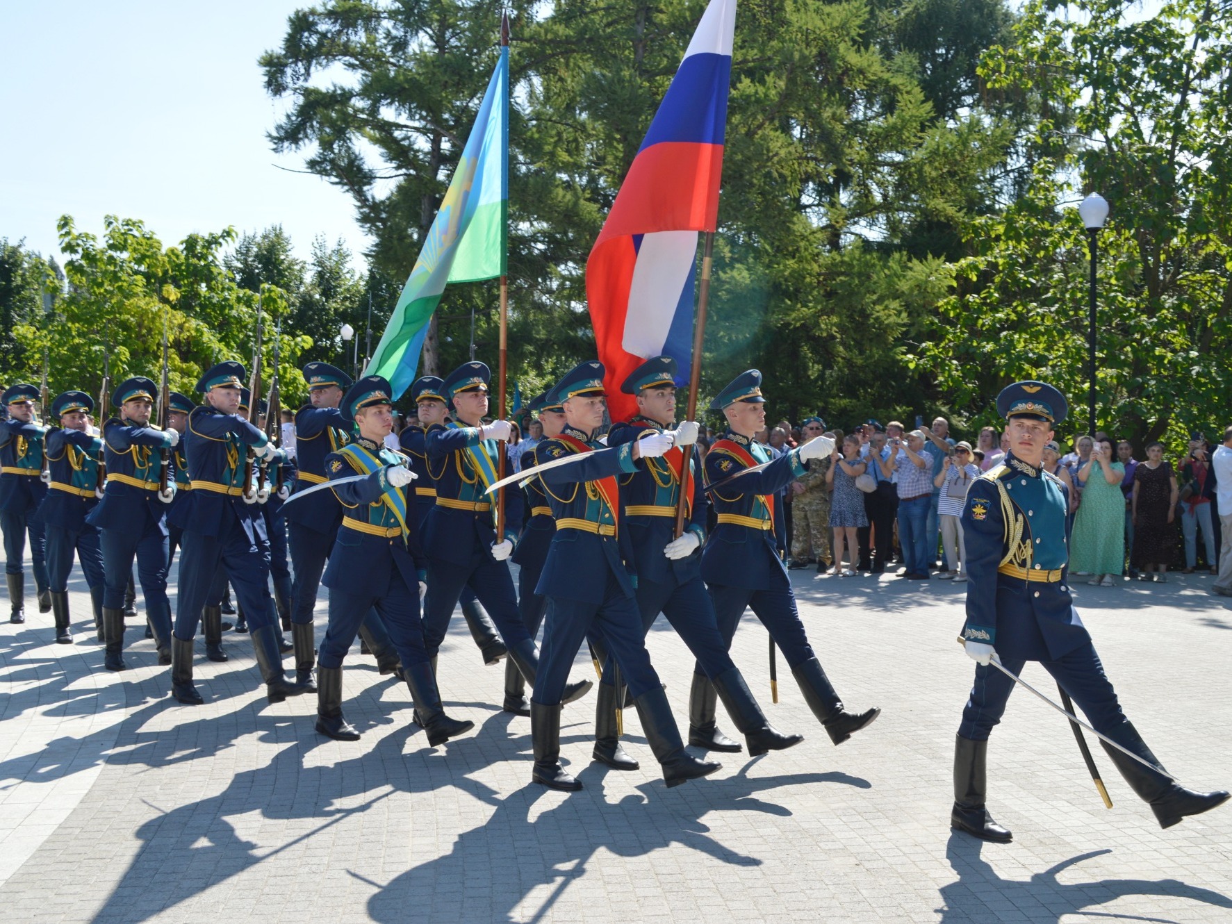 В Воронеже отметили День Воздушно-десантных войск.