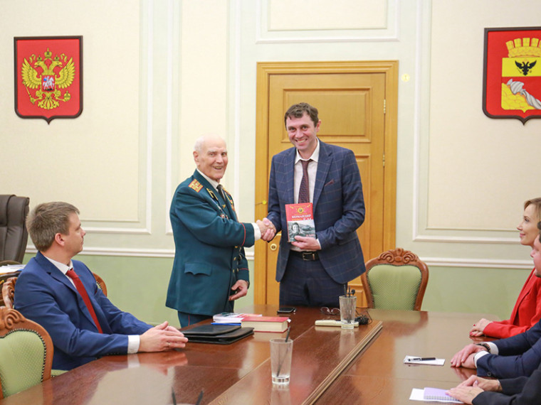 Глава Воронежа Сергей Петрин встретился с ветераном Великой Отечественной войны Николаем Николаевичем Борисовым.